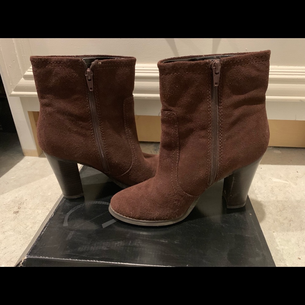 Carlos Santana Amarillo Brown Suede Booties 7.5